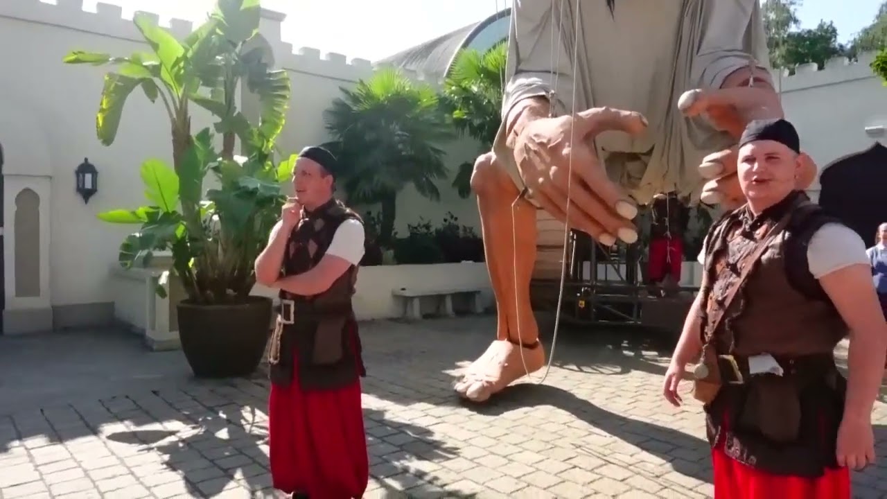 De Djinn Wakker Maken Op Het Fata Morgana Plein 08-07-23 @Efteling