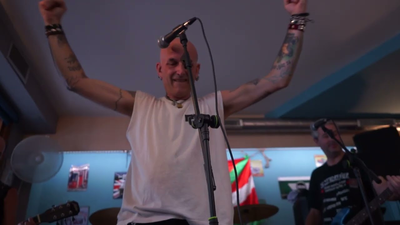 Euskal Bastards -Kaos Eguna- bideo ofiziala - Punk-Rock-Euskal Herria