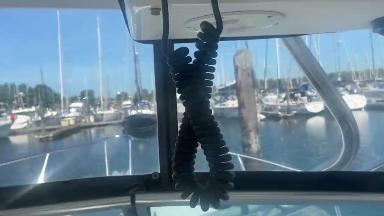 *SOLD* 2901 Seaswirl Striper - 2003 Cockpit and Inside Tour $89,900 CDN