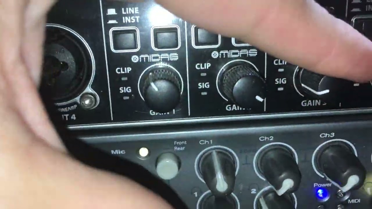 BEHRINGER U PHORIA UMC404HD и M Audio Fast Track ultra от AVID