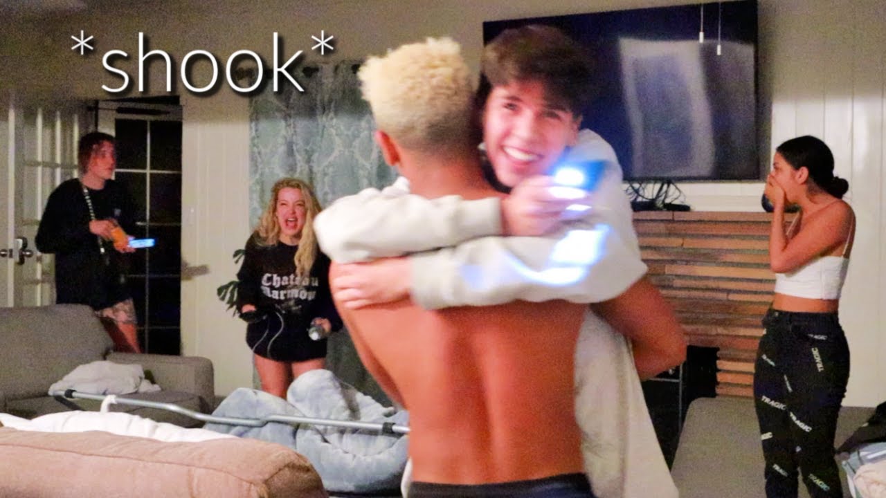 I FLEW 5000 MILES TO SURPRISE MY BEST FRIENDS!