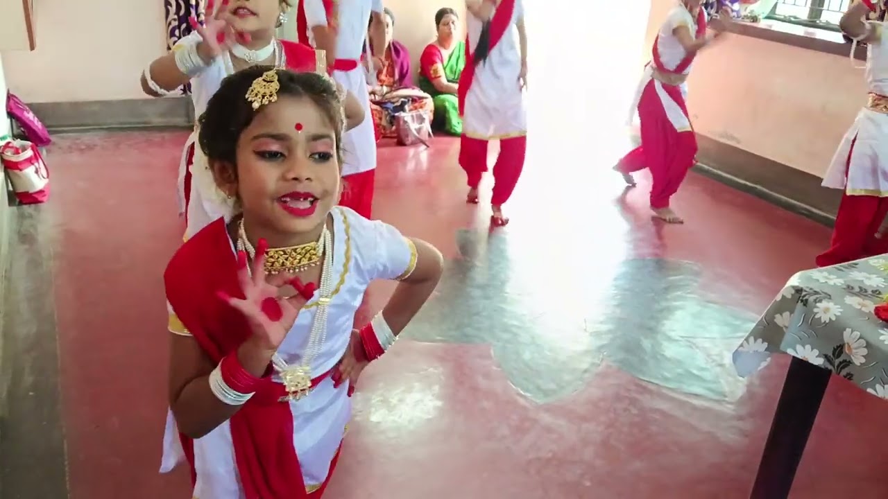 মেয়ের নাচের এক্সাম