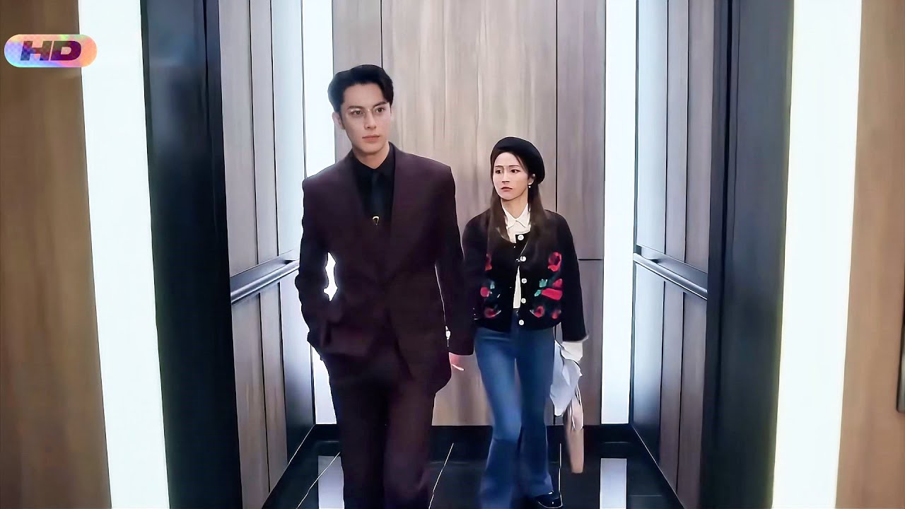 Public confession! CEO grabs Cinderella’s hand to announce she’s his girlfriend ！💘🥰😳#bailu #wanghedi