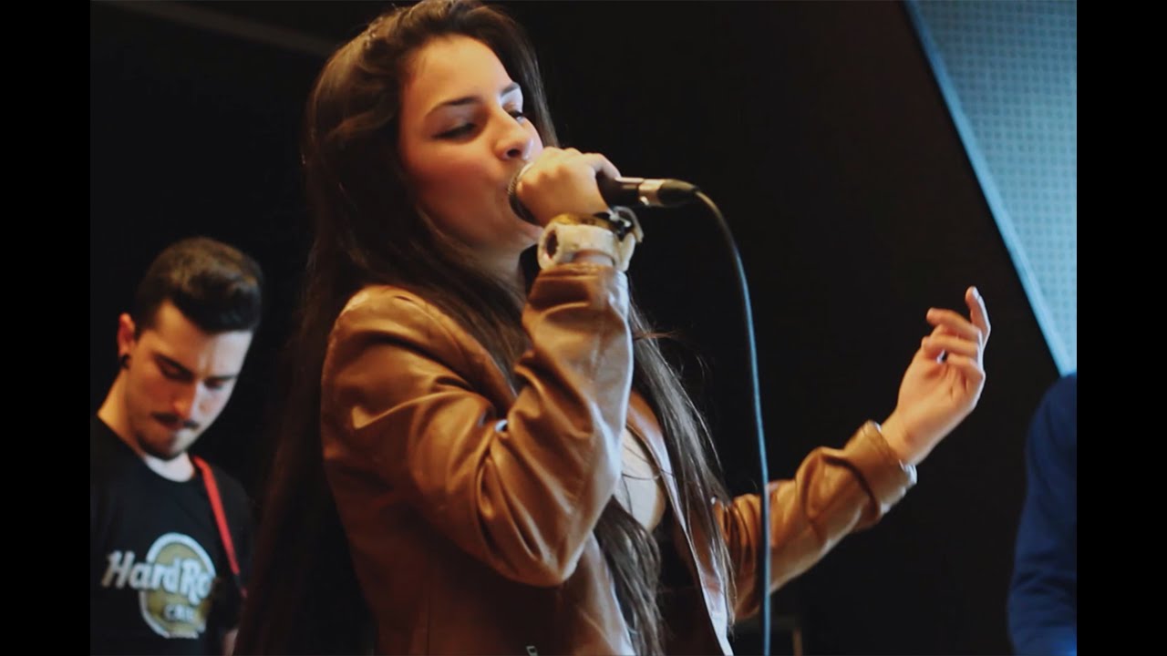 Bruna Guerreiro - Queres O Mundo A Teus Pés