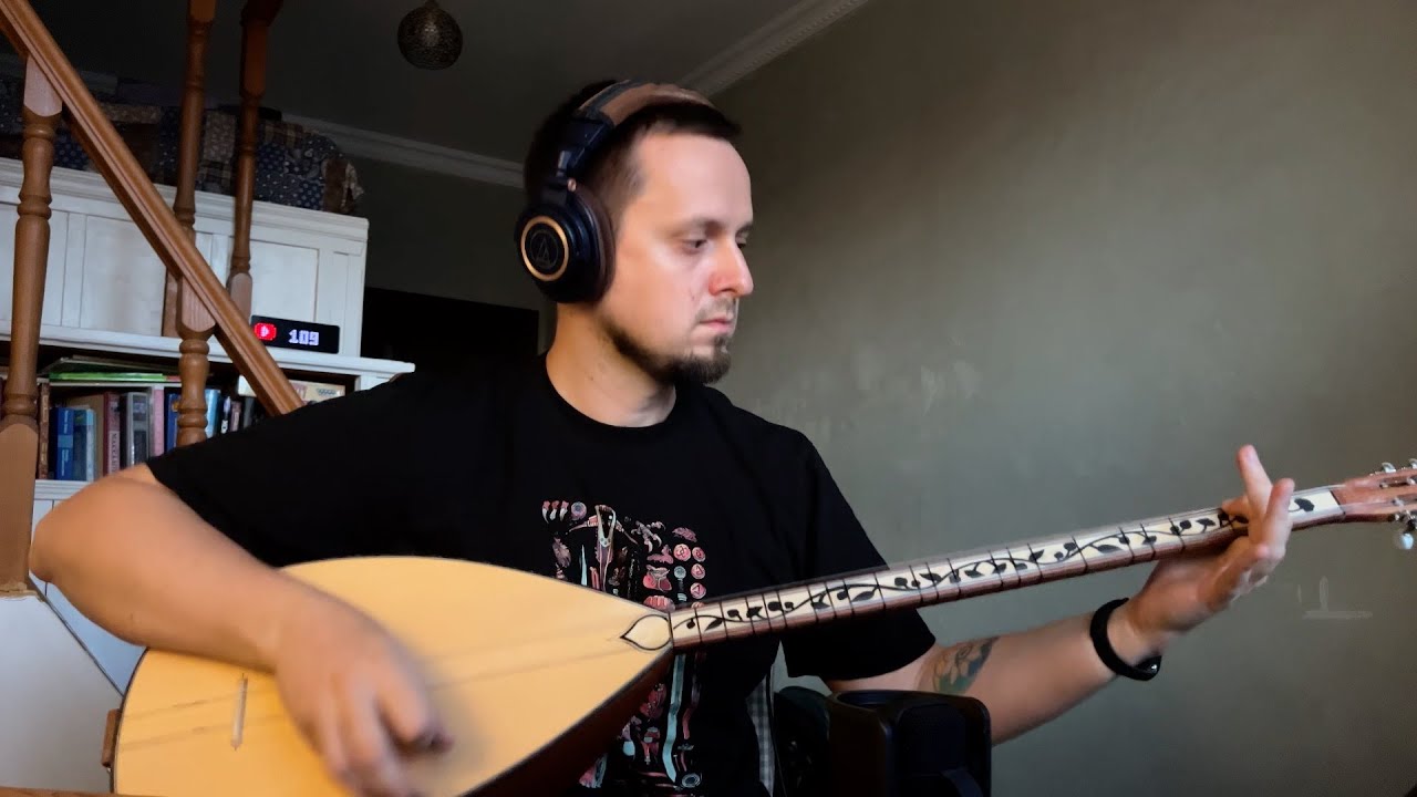 Playing on my new saz (baglama) some tunes from Witcher 3
