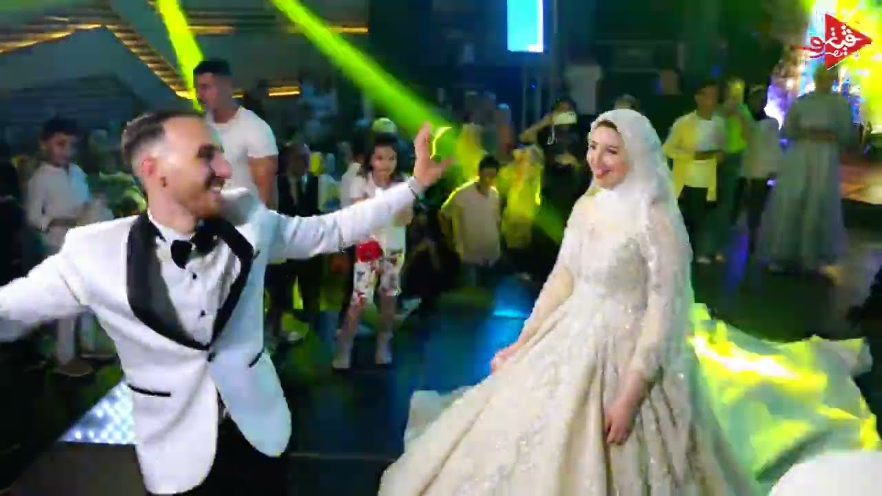 عمر الكروان دخل الفرح مع عبسلام جنن العريس والعروسه مدعكه فرحه احمد الشيوي افراح فيتو مصر