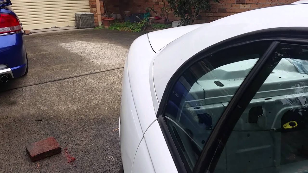 VX Commodore 3.8 Startup, rev & idle.