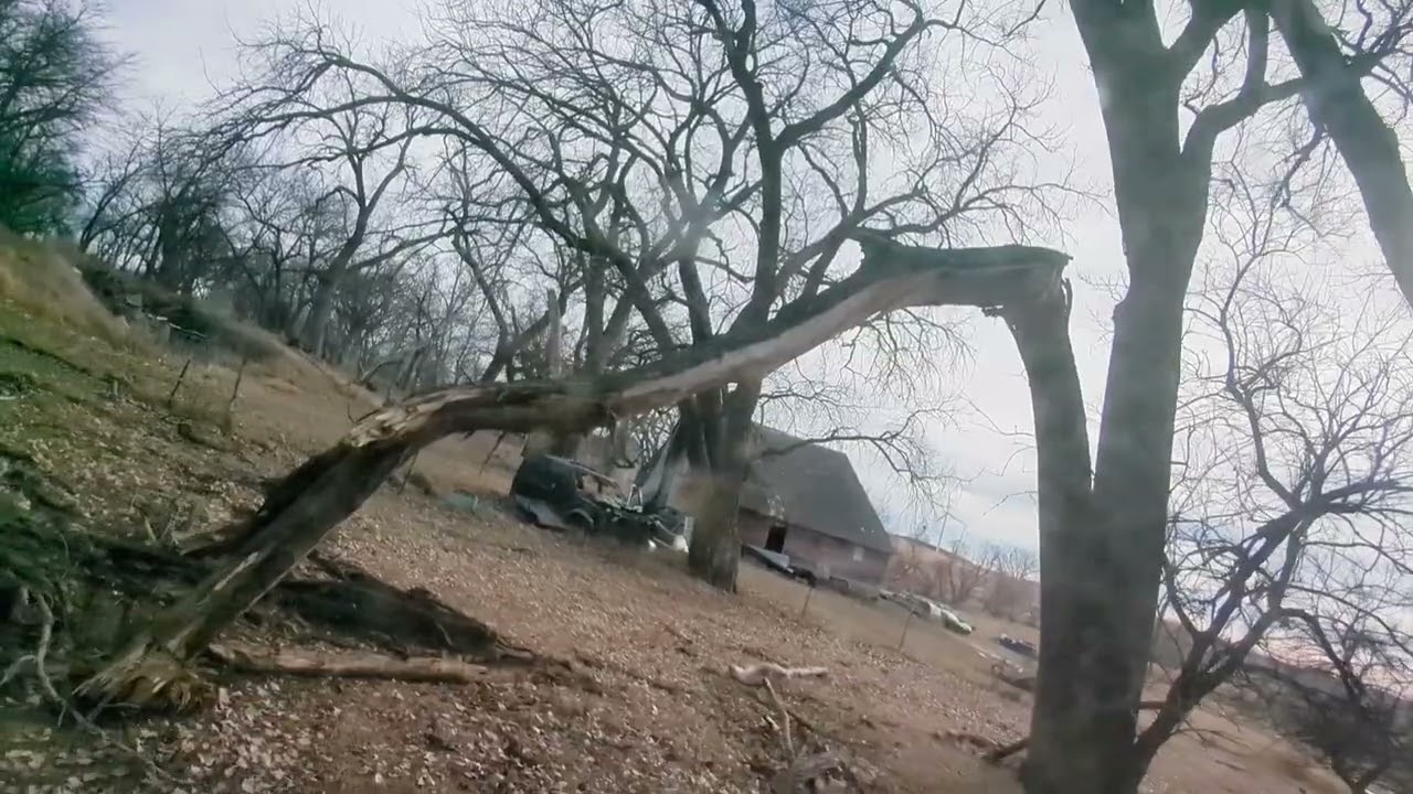 Снега пока нет (пока что о снеге не говорят).