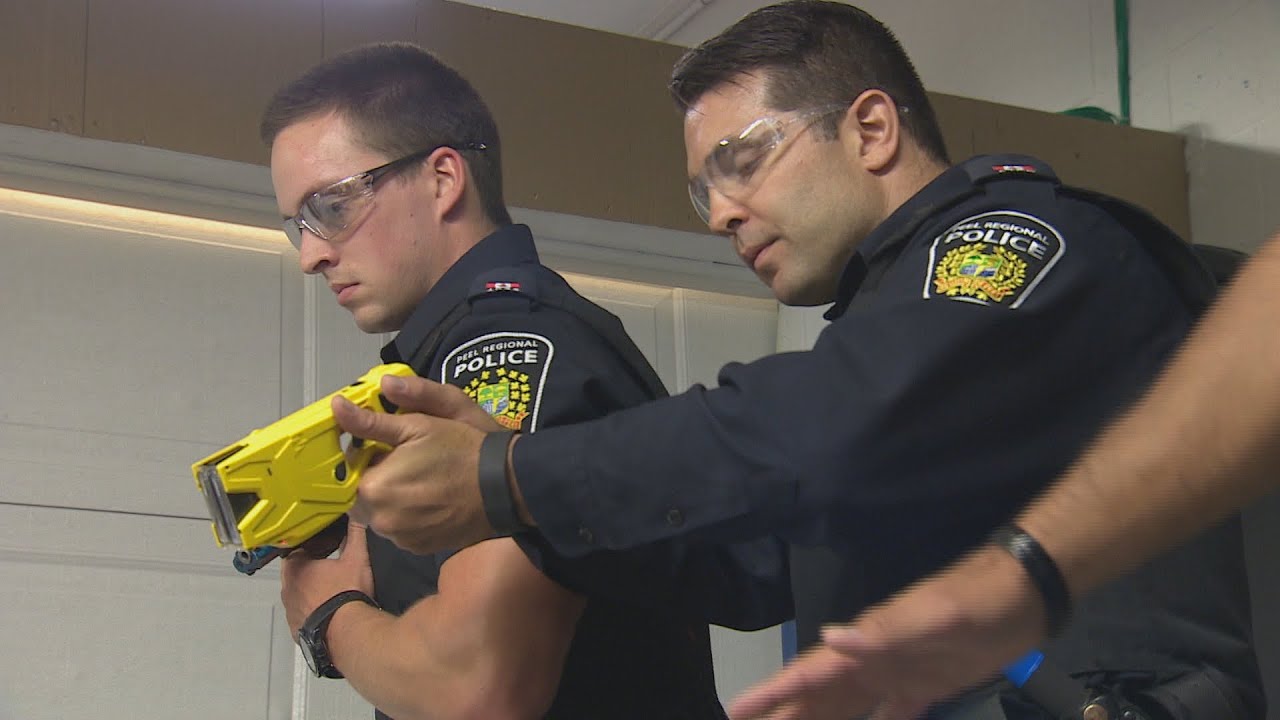 Police de-escalation training