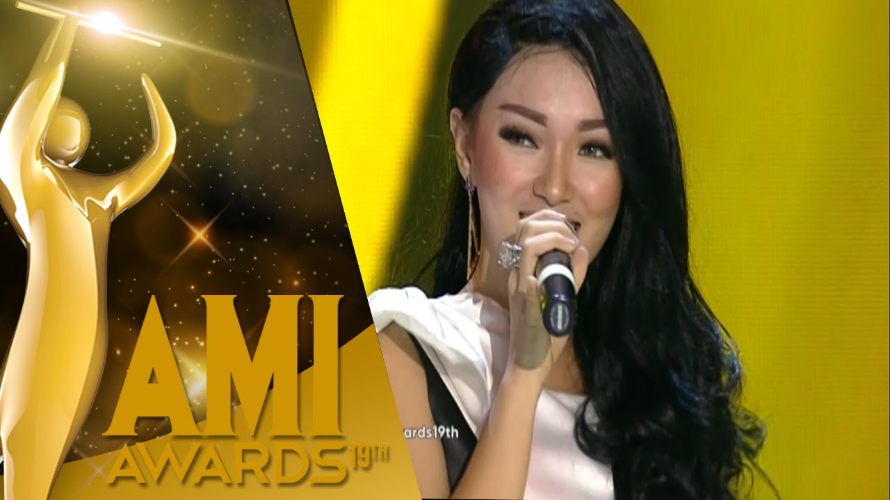Zaskia Gotik dengan 'Tarik Selimut' [AMI Awards 2016] [28 September 2016]