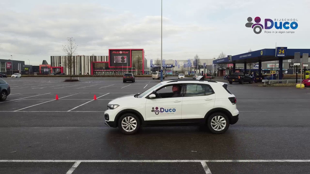 Vooruit inparkeren in een vak
