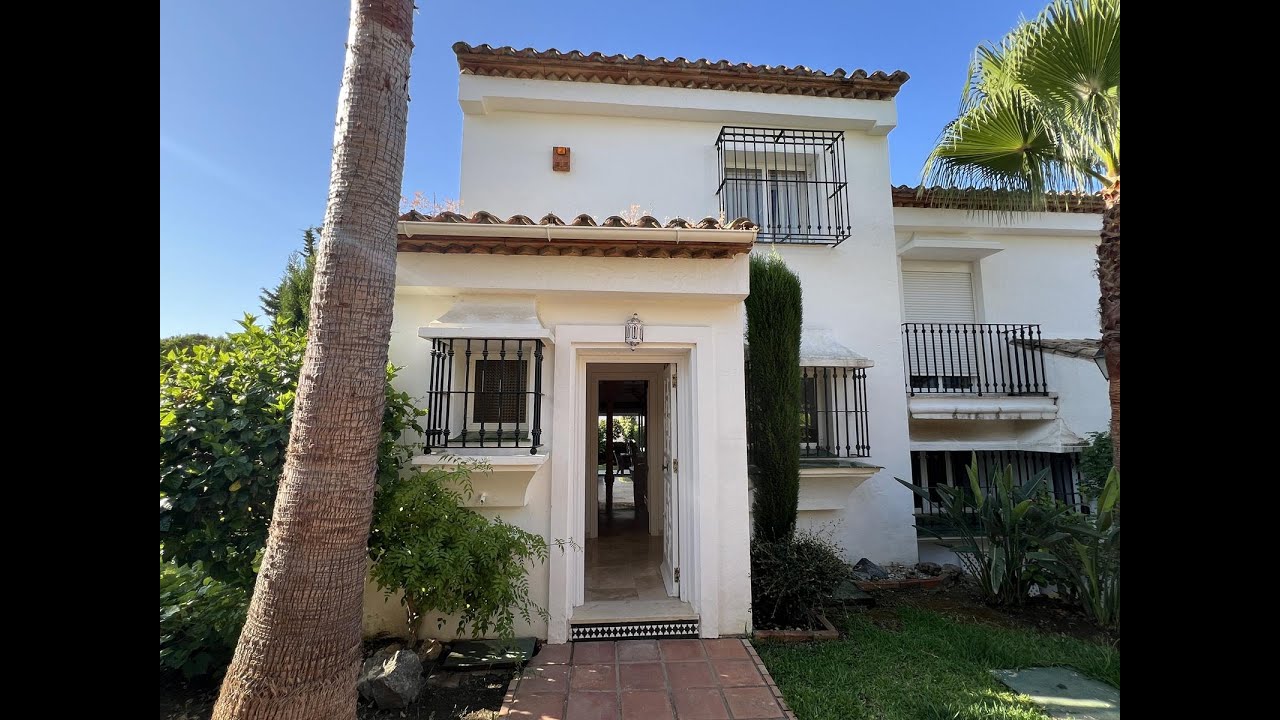 Three bedroom, two bathroom townhouse, Balcon de Benavista, El Paraiso, Estepona, Costa del Sol, Spa