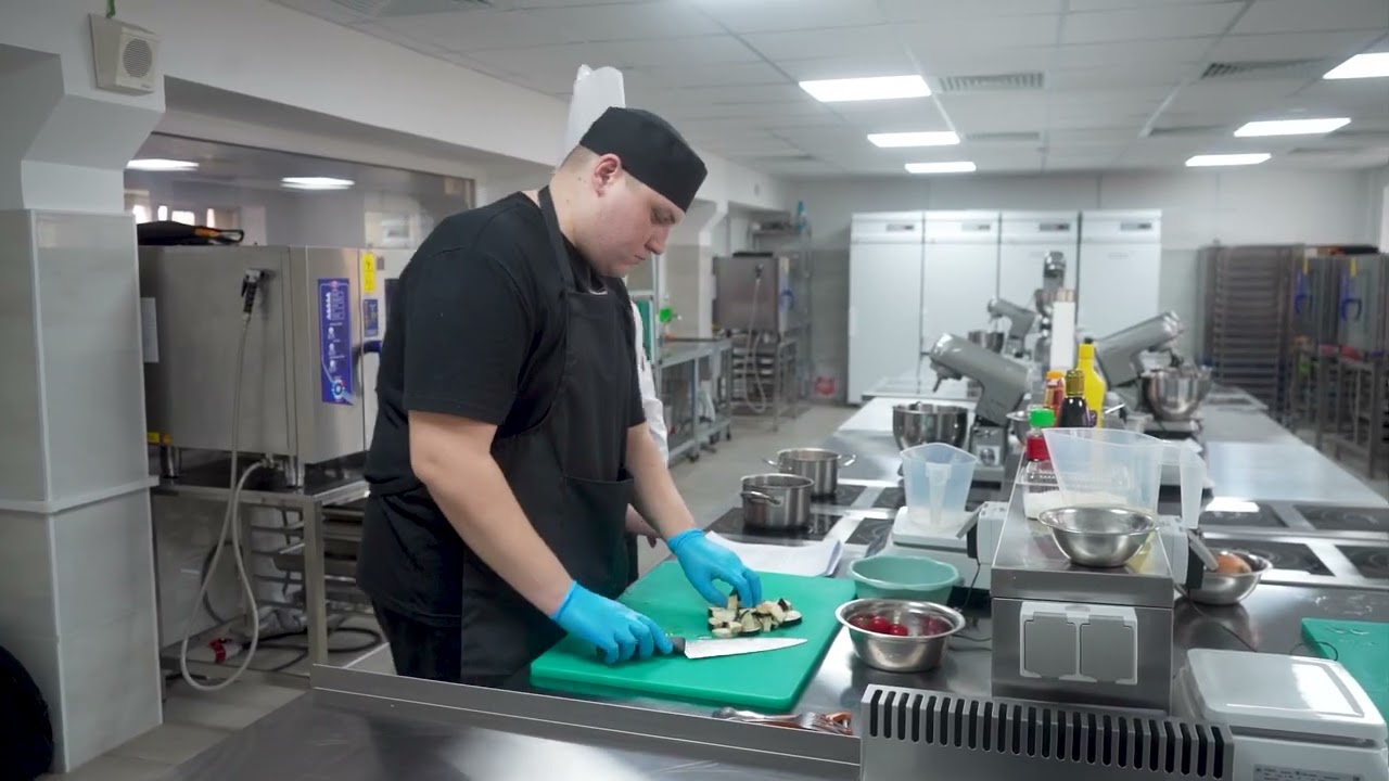 Участник СВО из Приморья после ранения учится на повара, чтобы вернуться на фронт.