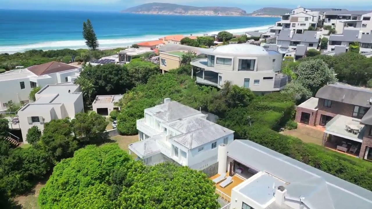 Prime Property a Hop and Skip from Robberg Beach!