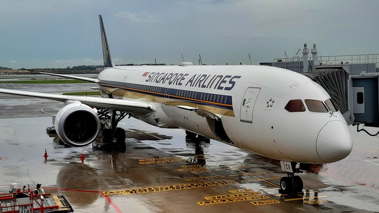 Singapore Airlines Boeing 787-10 Dreamliner Landing In Bangkok 🇹🇭 ✈️ 🛬