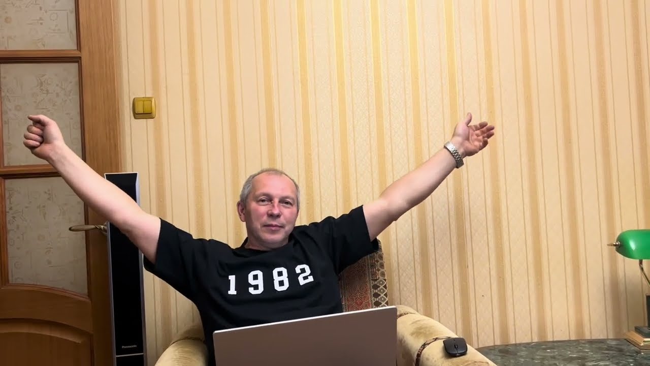 Юра поет для меня