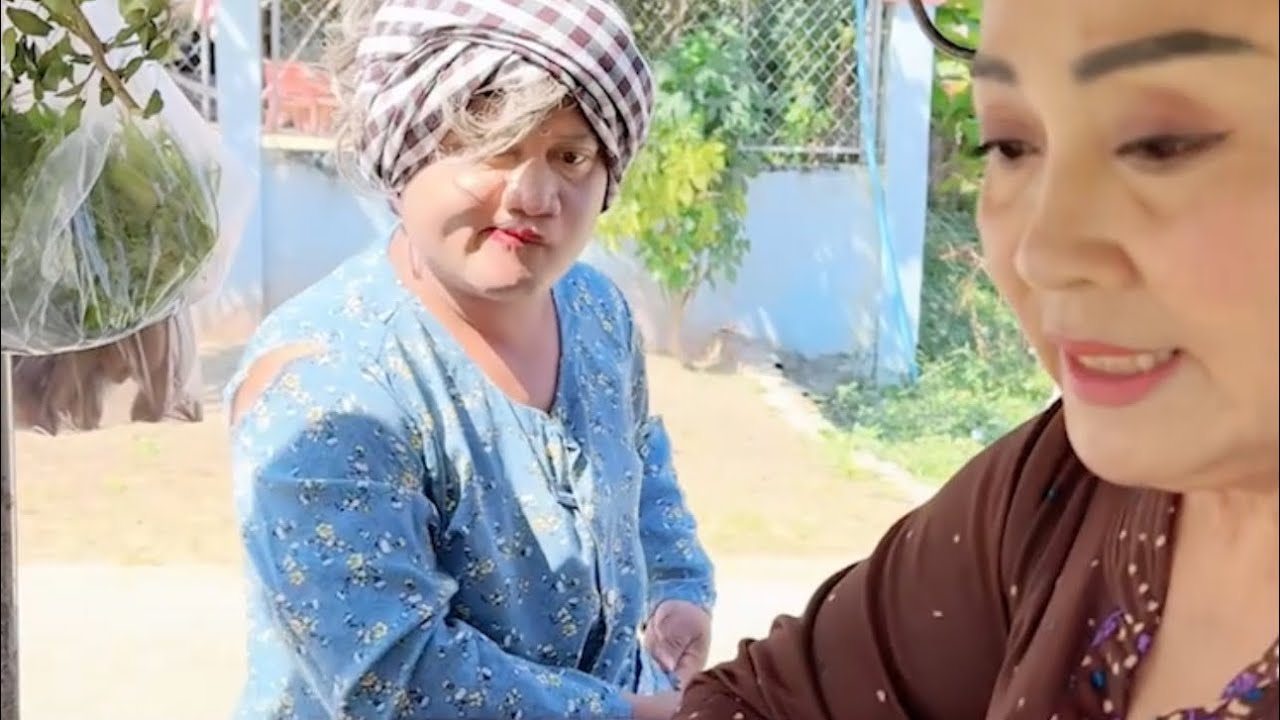 រឿង - យាយកូរដៃស្អិត😂😂😂