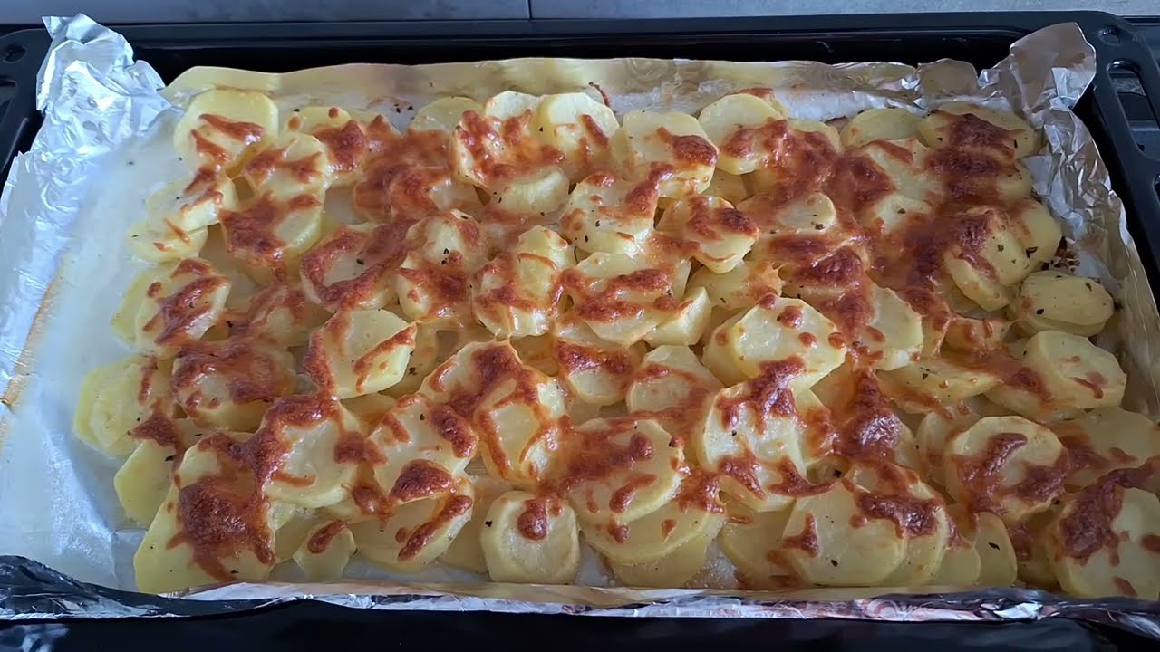 Картофель под сырной шапочкой. К праздничному столу.