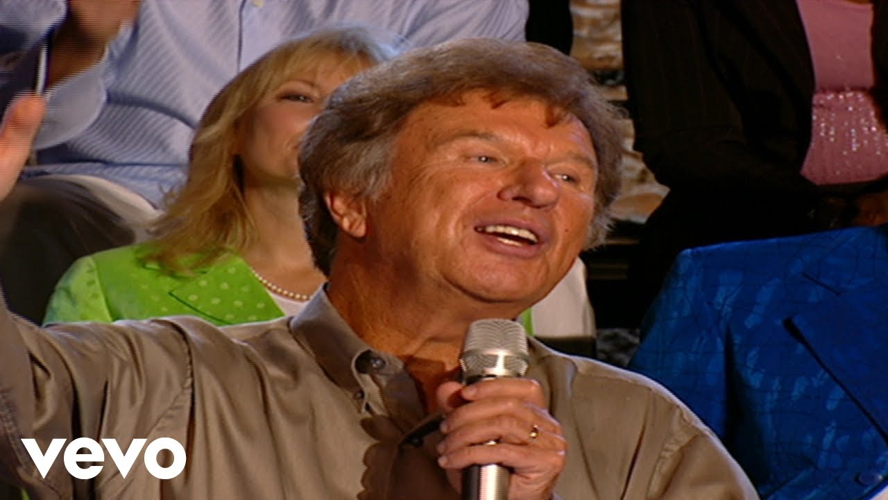 Bill & Gloria Gaither - Because He Lives [Live] ft. Ben Speer, Guy Penrod