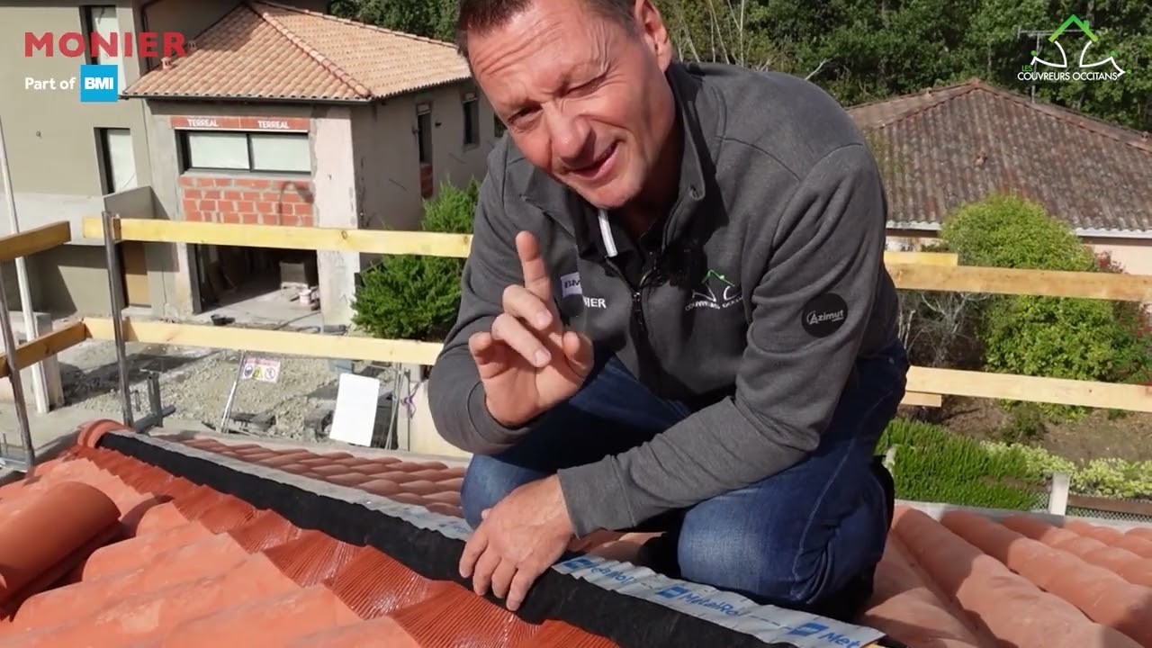 Comment poser le closoir Metalroll et les tuiles de faitage Monier ?