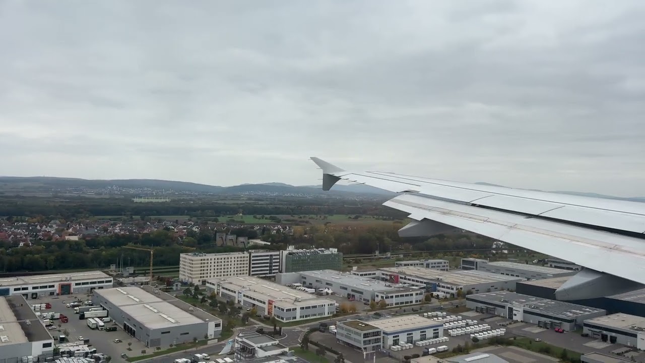 Lufthansa Airbus A320-200 landing in Frankfurt am Main (FRA) 12OCT2025