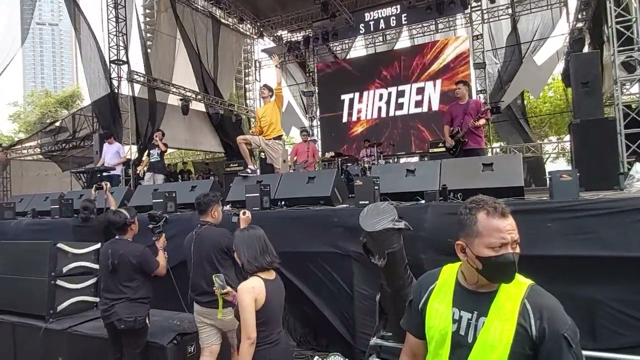 Thirteen Feat Rudy - Jakarta Story Live Perform At Distorsi Keras