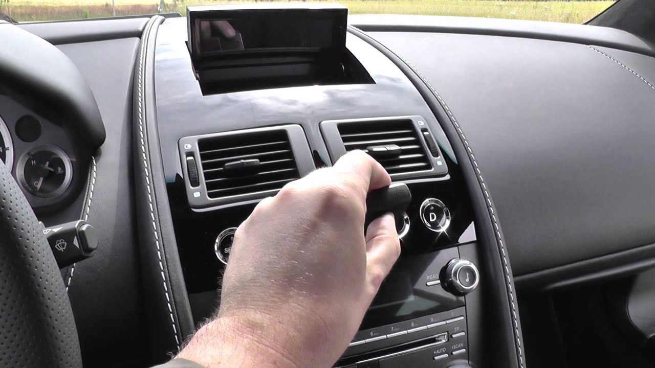 Aston Martin Vantage V8 walk around - interior check - exhaust sound; Rundumsicht - Auspuff Sound