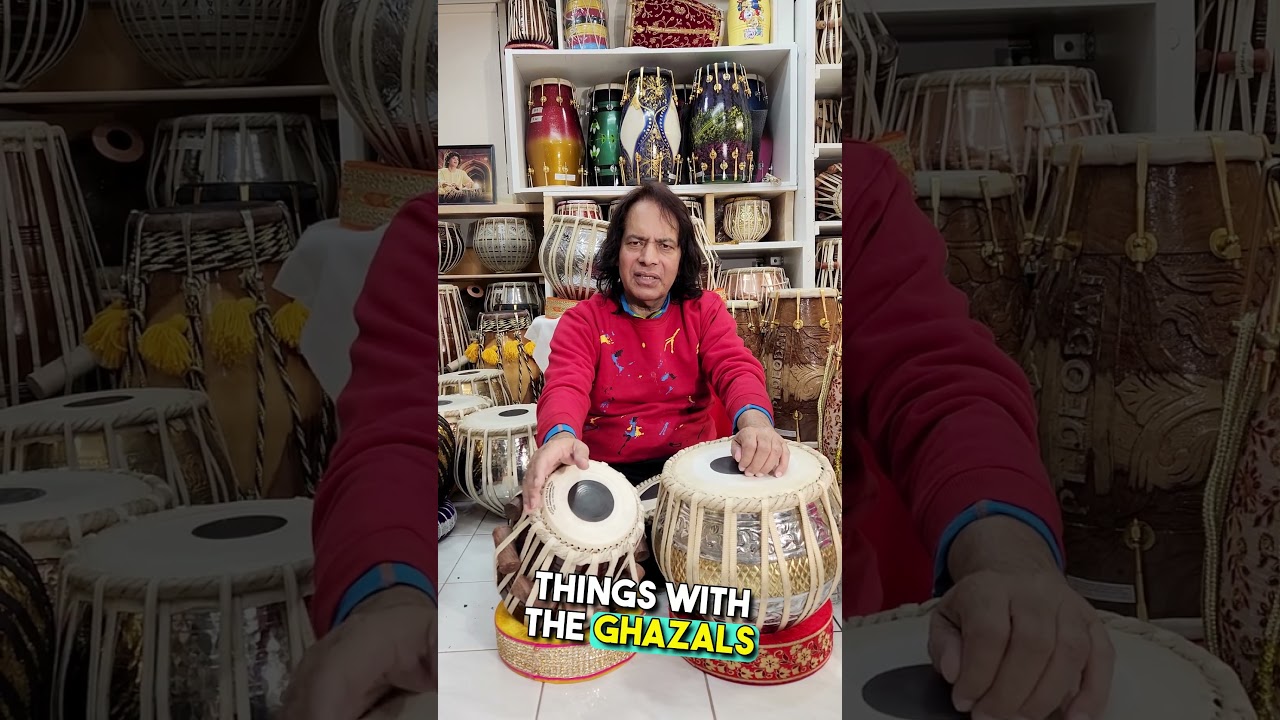 Маэстро табла Устад Тари Хан блистает на площадке магазина Sangeet Tabla Set, предлагая мастер-кл...