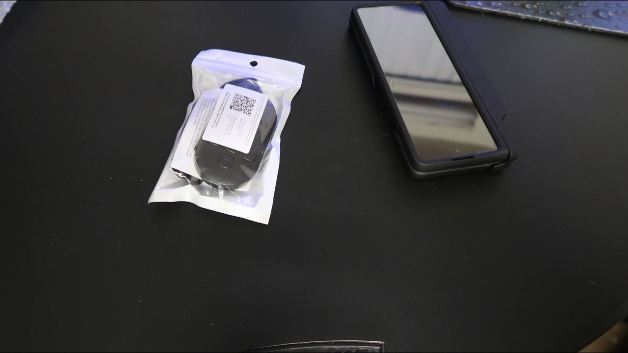 Rechargeable Wireless Camera Remote Shutter - Box Opening