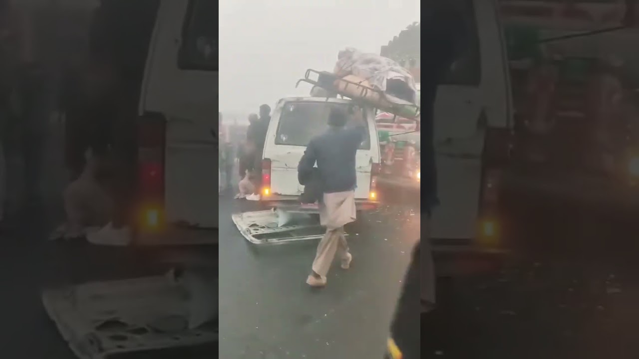 Fog on the Roads: 💨 One Mistake Can Cost a Life ☹️#SafetyFirst  #fog #accident #viralshorts