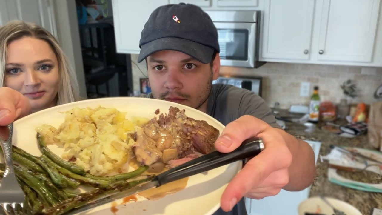 Трансляция дня рождения Бритт с ее парнем