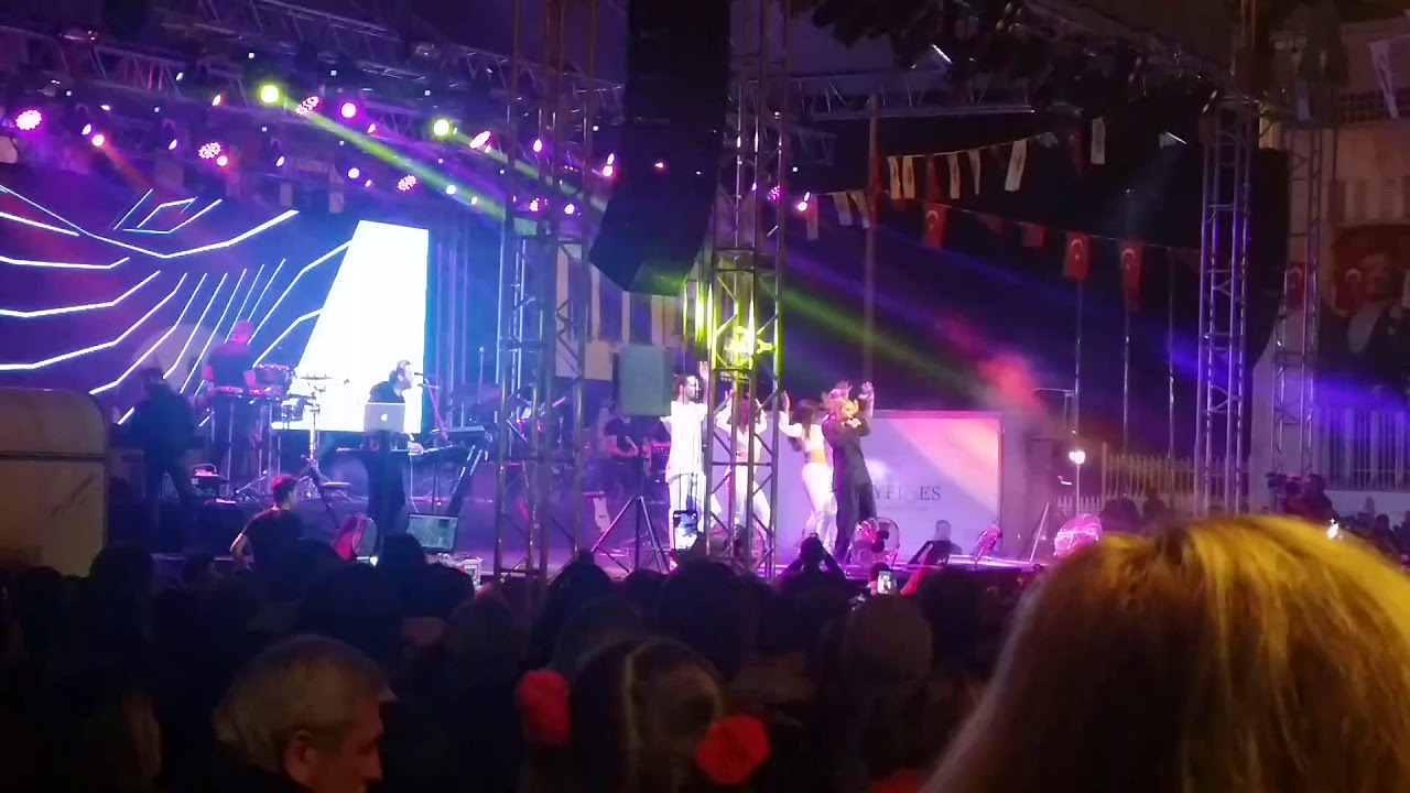 GÜLŞEN 29 Ekim  Mudanya Konseri (DAN DAN -YATCAZ KALKCAZ ORDAYIM -BİR FIRT ÇEK -IRGALAMAZ BENİ )