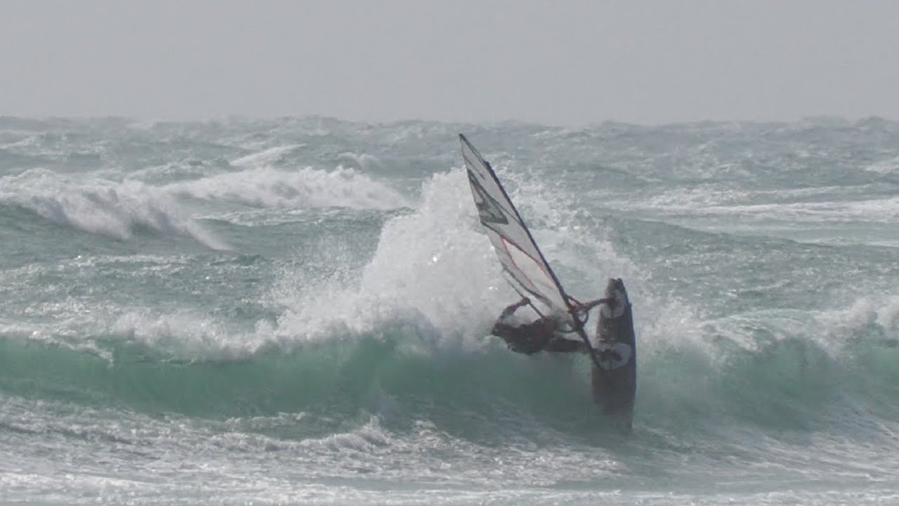 Hendrix Stone windsurfing at Coros