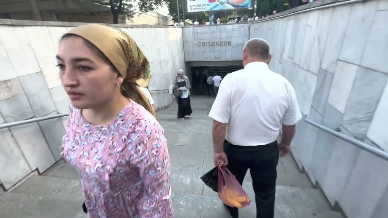 В Ташкенте и асфальт из тутовника.Школа-195