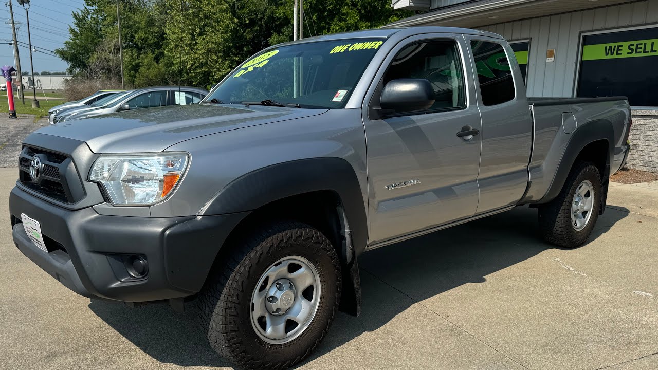 Toyota Access Cab 4x4 2015 года, 1 владелец, небольшой пробег, 4-цилиндровый двигатель, 5-ступенч...