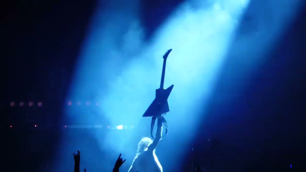 Airbourne Paris 2022  le ZENITH - It's All for RNR+Stand up for RNR