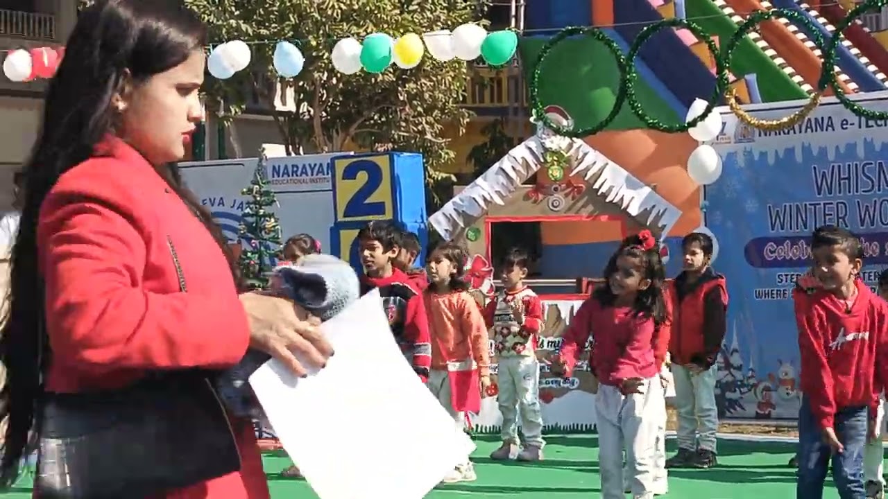 I m happiest Christmas tree performance 