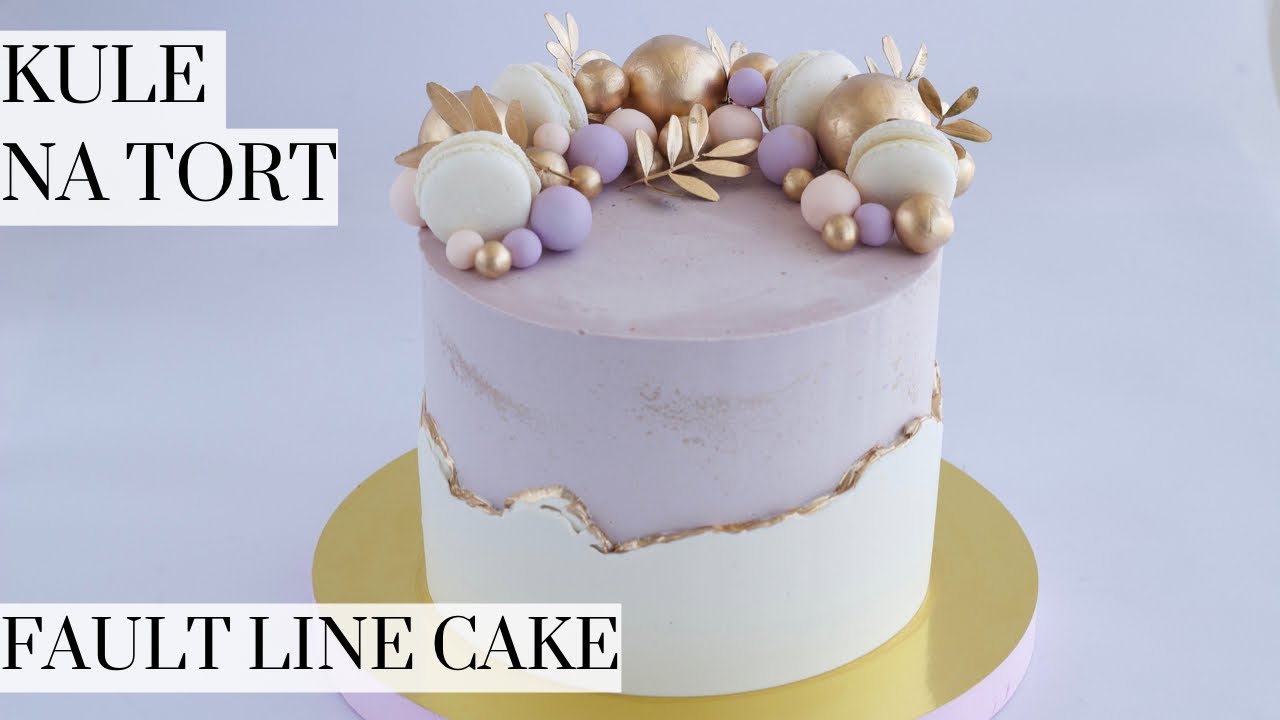 Jak zrobić kule na tort fault line cake, biszkopt pistacjowy, banany w karmelu, namelaka truskawkowa