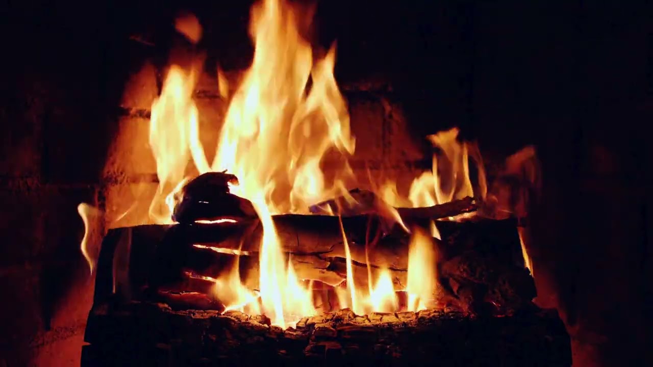 O Holy Night / Little Drummer Boy (Medley) &mdash; 4K Yule Log | Ana Laura