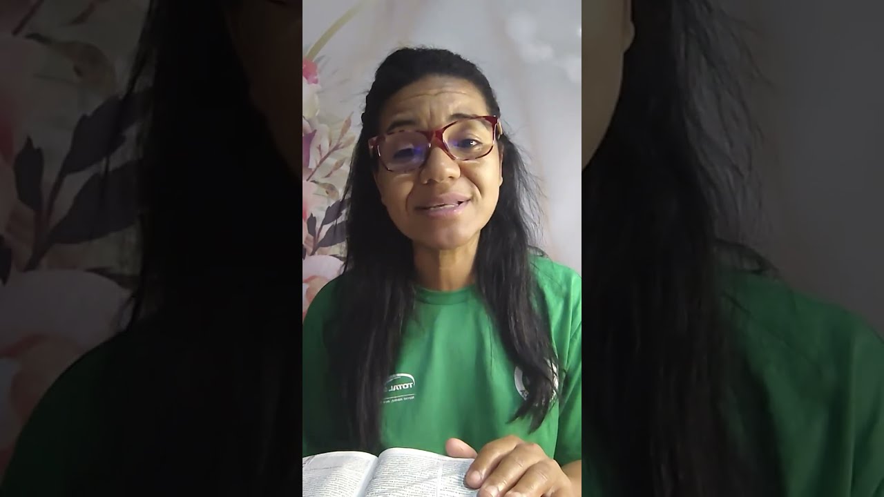 A mulher tola destrói a sua casa.