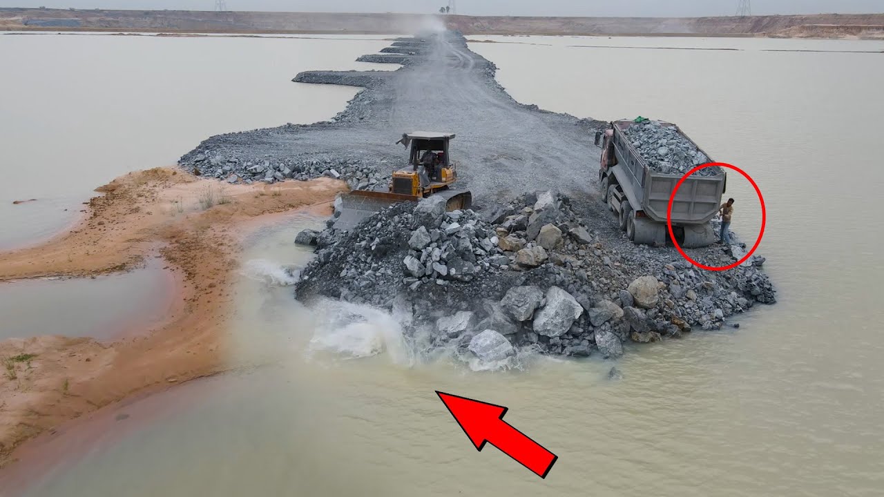 Really Great! Excellent Bulldozer Push Stone, Dump Truck Transport Stone, Operator Build New Road