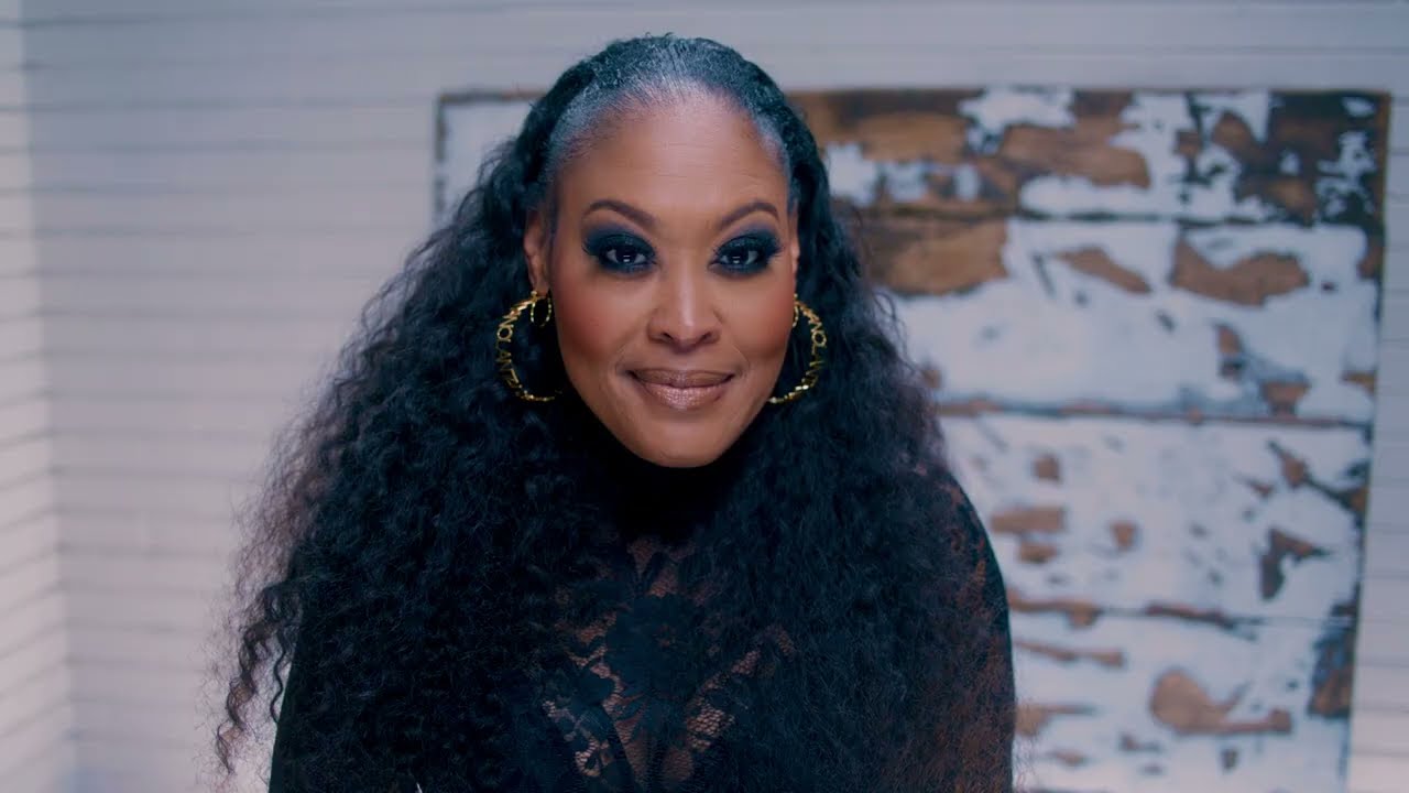 Pace Yourself - Tanya Nolan feat. Raheem DeVaughn [Official Music Video]