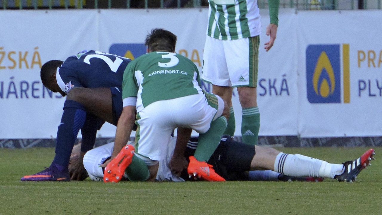 Francis Kon&eacute; saves the life of opposing goalkeeper Martin Berkovec&ndash; video