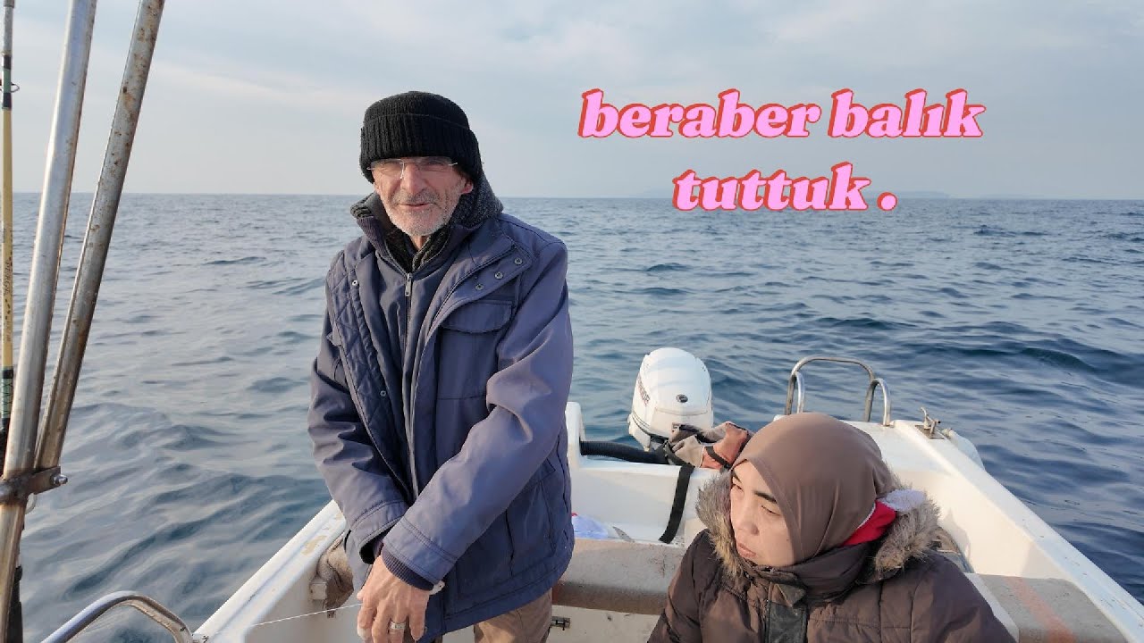 Biz Erdal Abi ve eşiyle beraber denize gidip balık tuttuk .