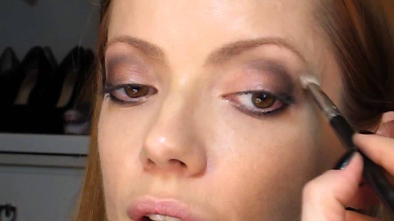 Julia Petit Passo a Passo Coque alto Maquiagem