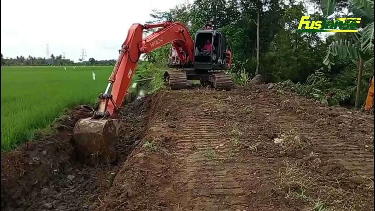 Hitachi Zaxis200 Excavator Working to Digging a Channel