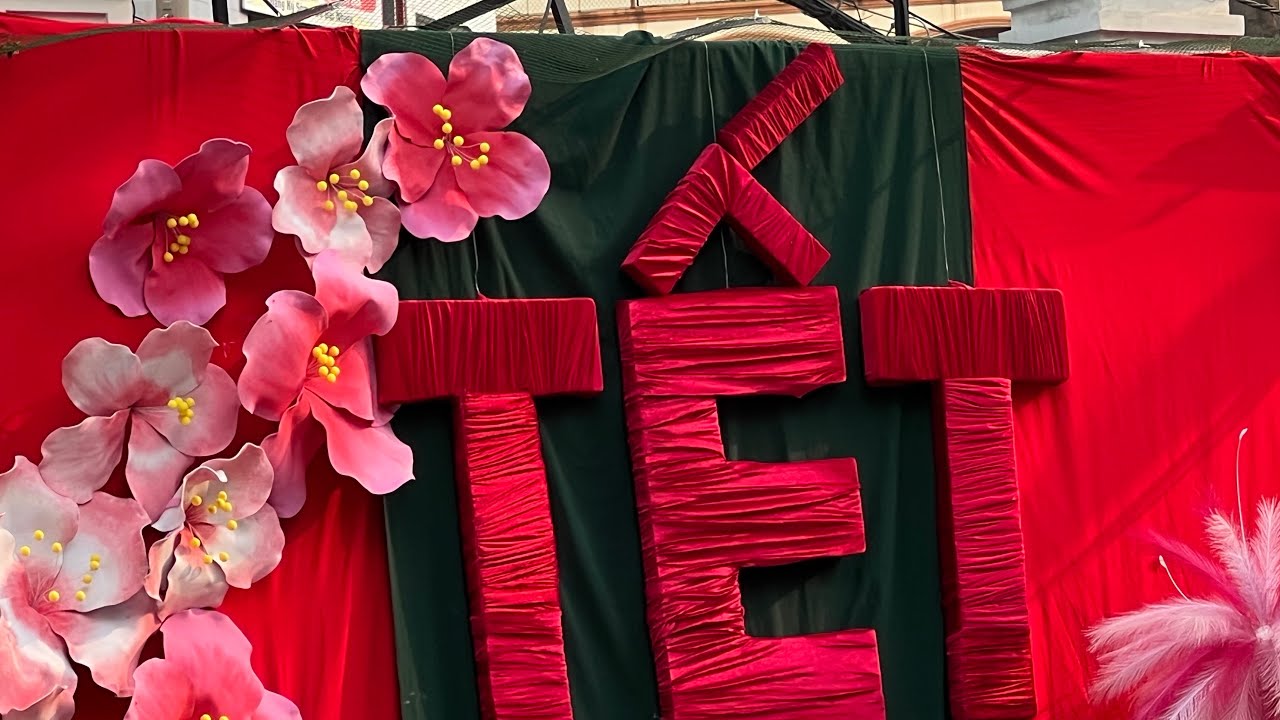 Cơm tết với mắm và rau
