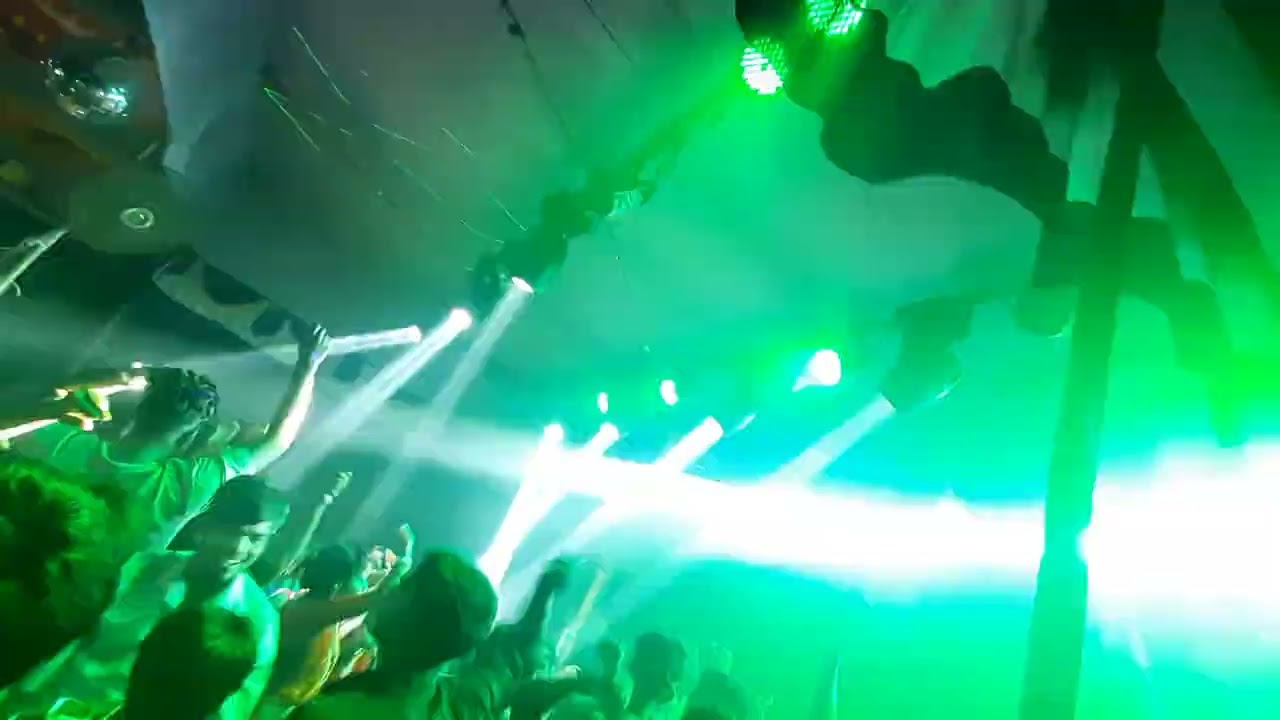 সাধু বাবা সাধু বাবা আমায় একা তাবিজ দেন, একটু আনন্দ সবাই একসাথে 