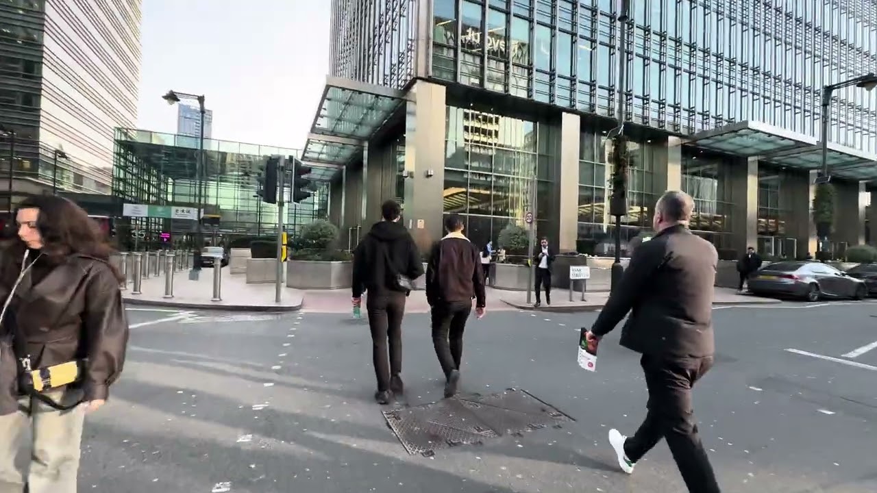 Canary Wharf London Walk 2026 | Scenic Financial District Stroll | 4K | Shot on IPhone 