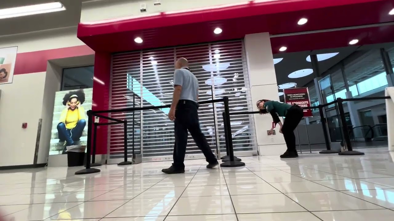 Doors Opening at Burlington in Plymouth Meeting Mall